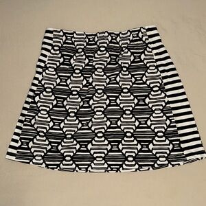 J. McLaughlin Patterned Skort, size XS, zipped side pockets.